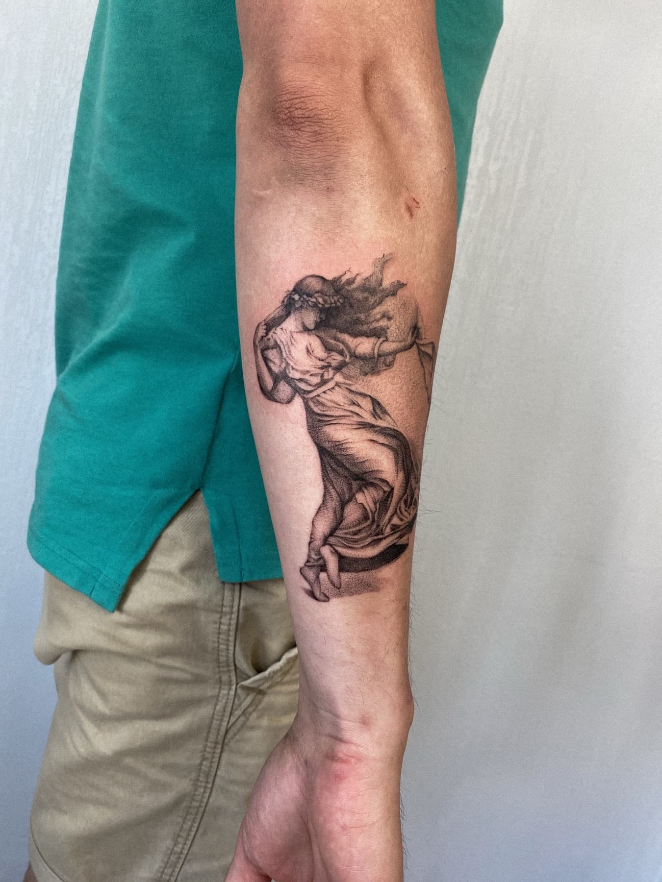 Illustratives Tattoo einer klassischen tanzenden Figur